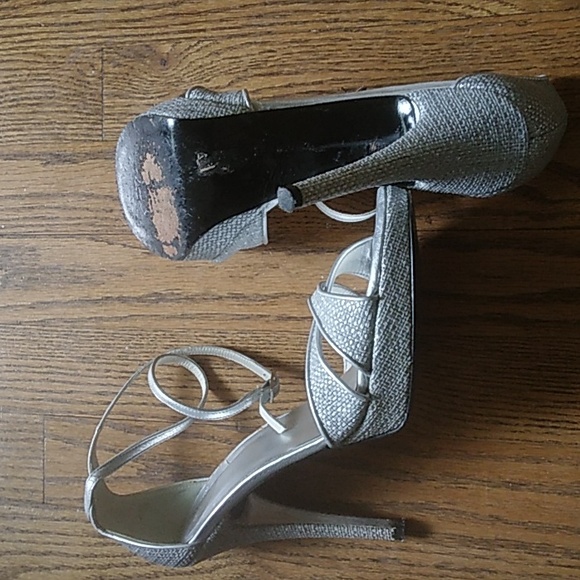 Stuart Weitzman Silver Rafia Heels - Picture 2 of 2